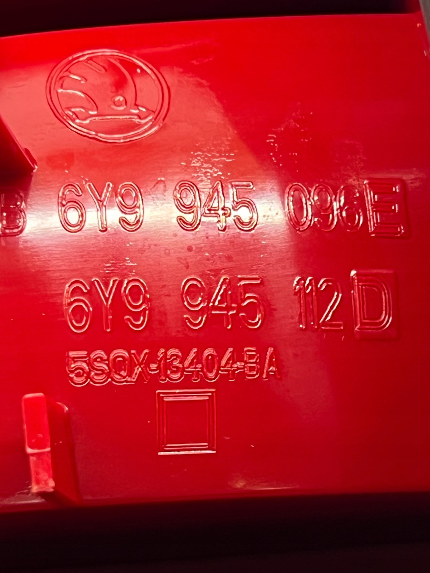 LAMPA TYLNA ORYGINAŁ 6Y9945112B