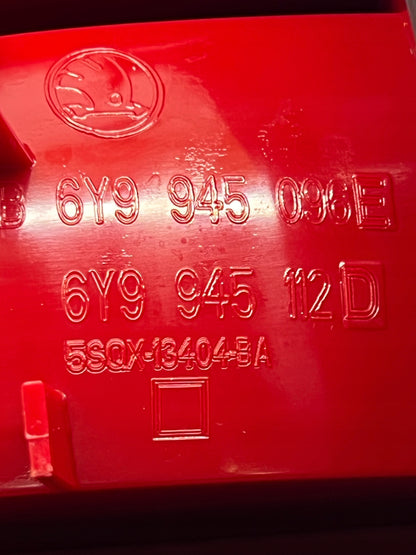 LAMPA TYLNA ORYGINAŁ 6Y9945112B